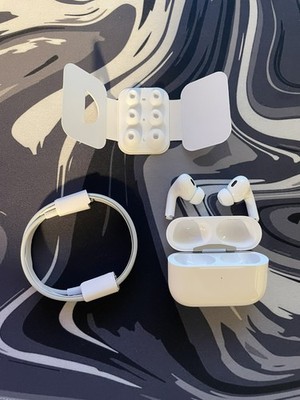 Apple AirPods Pro 2nd Generation With Magsafe Wireless Charging Case
