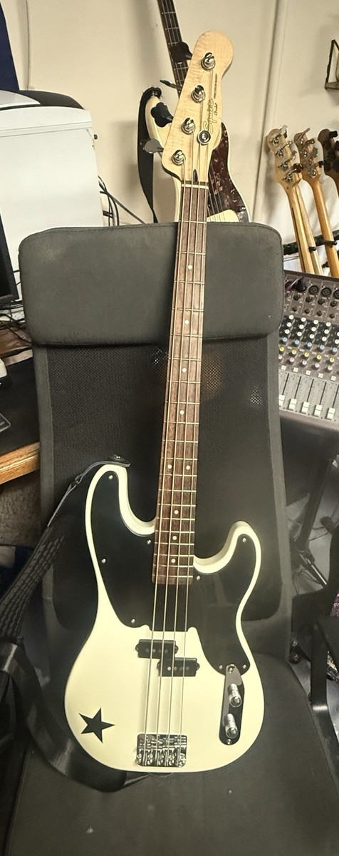 Squier Artist Series Mike Dirnt Signature Precision Bass Arctic