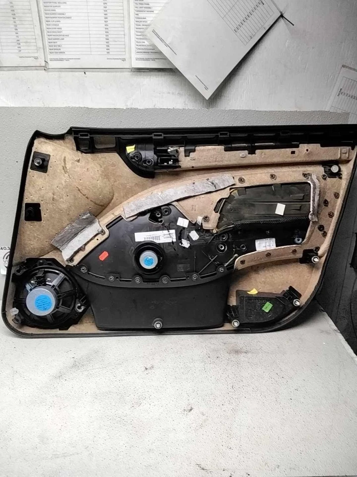 01 02 03 04 05 Panel de moldura de puerta delantera izquierda BMW 325I Foto 3 de 3