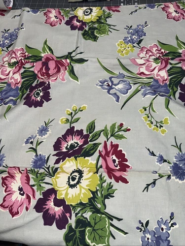 Amazing pink Gray green floral 1950s fabric 1.5 yards