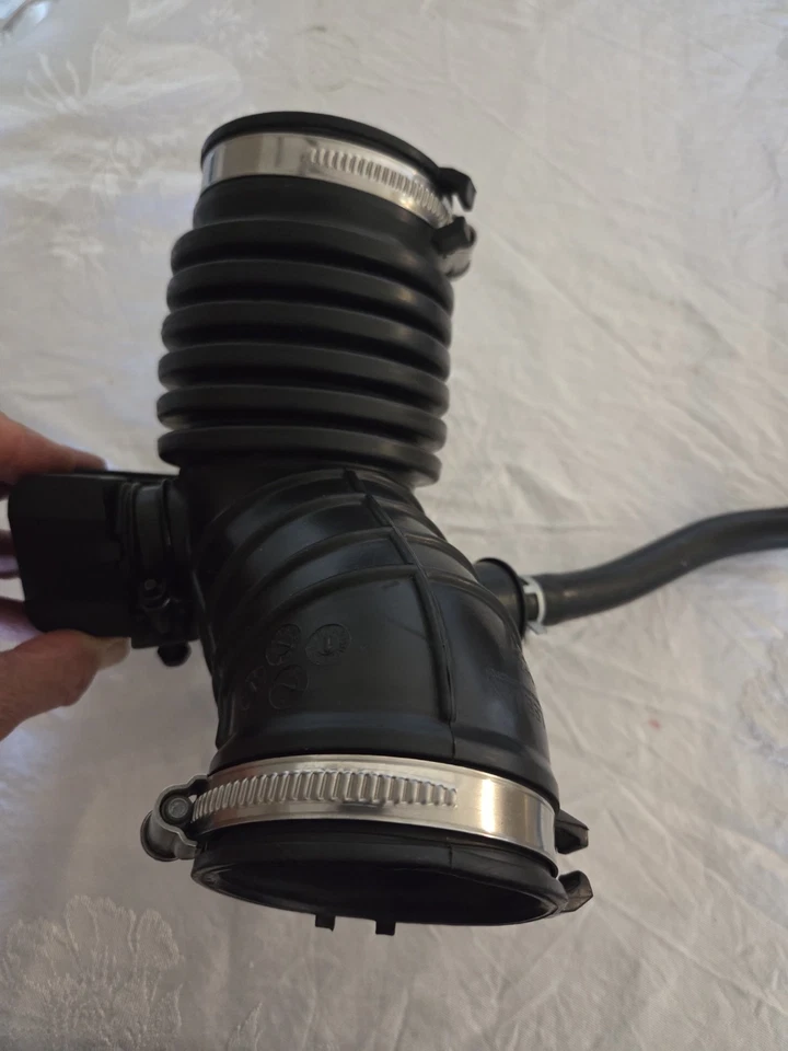 Tubo de manguera de entrada de aire Hyundai Elantra 2017-2020 2,0 L como nuevo original OEM Foto 2 de 4