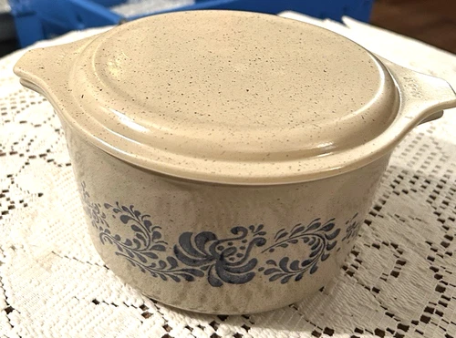 Vintage 473 Pyrex Homestead Blue w Lid 1 qt Casserole