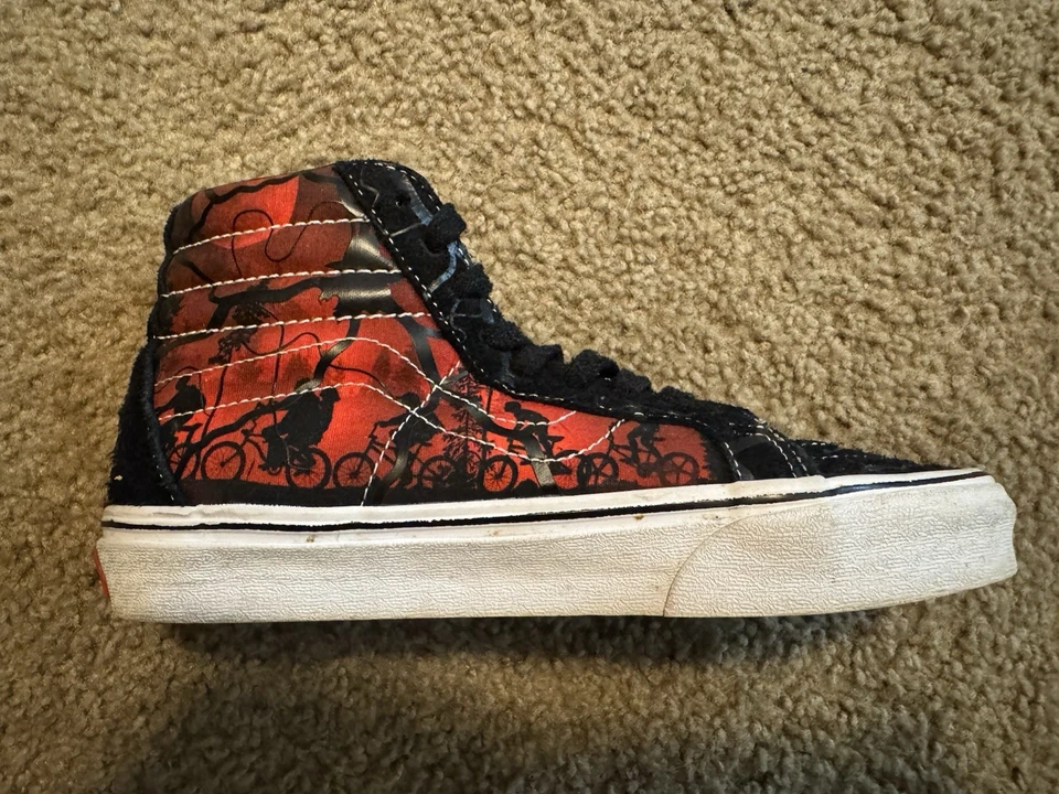🔥 Vans Sk8-Hi Stranger Things "Friends Don't Lie" Black Red Shoes M6 - Image 4 of 4