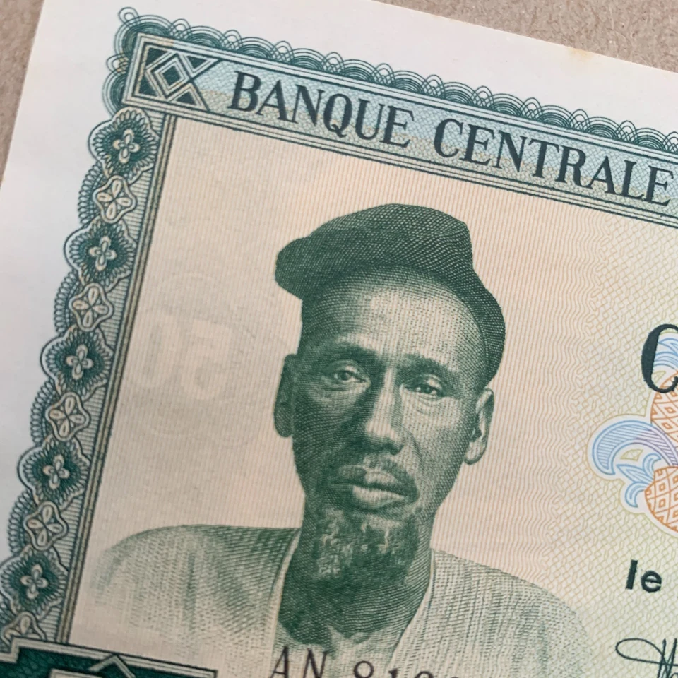 Billete de 50 Sylis P18 moneda guineana muy raro de la ley de Guinea de 1960 (1971) Foto 2 de 4