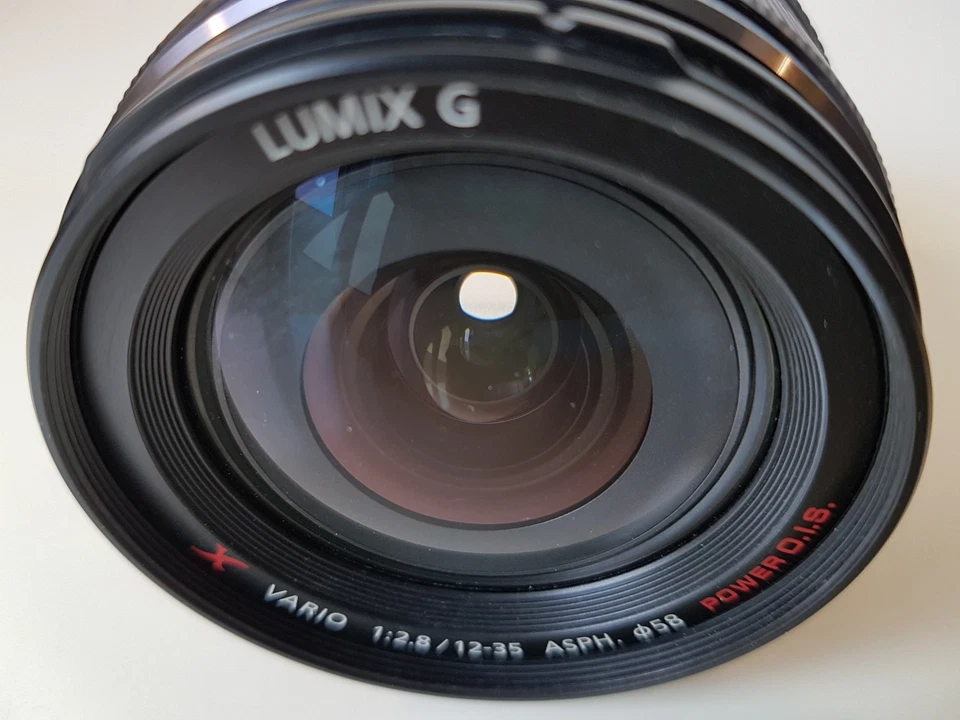 Panasonic Lumix GXVario 12-35 mm, F2,8 Zoomobjektiv - Schwarz - Bild 3 von 4