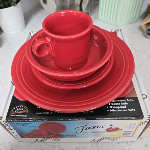 NEW Fiesta Scarlet Red 4 Piece Place Setting HLC Fiestaware 831 326 USA NIB