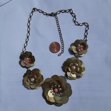 Three Rose Flowers Gold Necklace