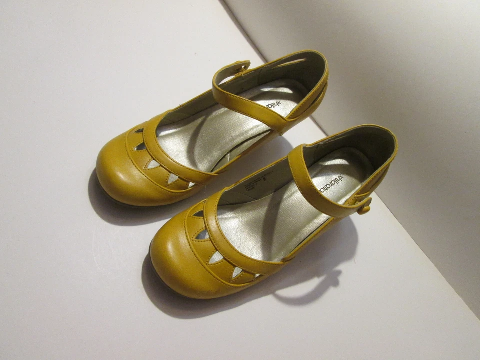 Zapatos recortados Xhilaration by Target Mary Jane talla 9 amarillo mostaza azúcar 2008 Foto 3 de 4