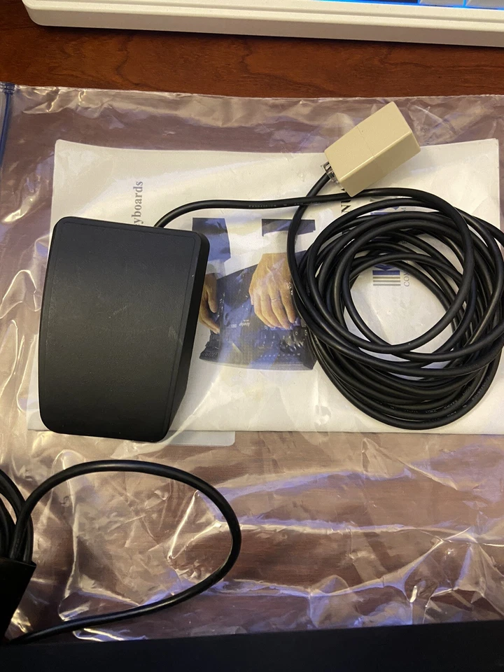 Kinesis Advantage Keyboard KB500 Ergonomic Keyboard Brown Switch w. Footswitch - Image 4 of 4