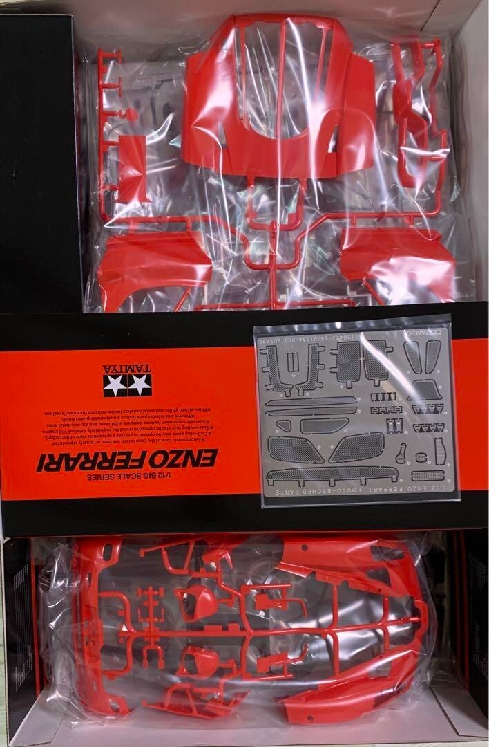 Tamiya Ferrari Enzo 1/12 スケール s-l400.jpg