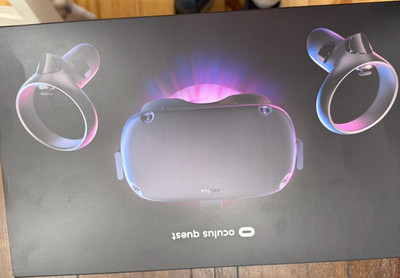 Oculus Quest Standalone VR Headset Black with Touch Controllers (2)