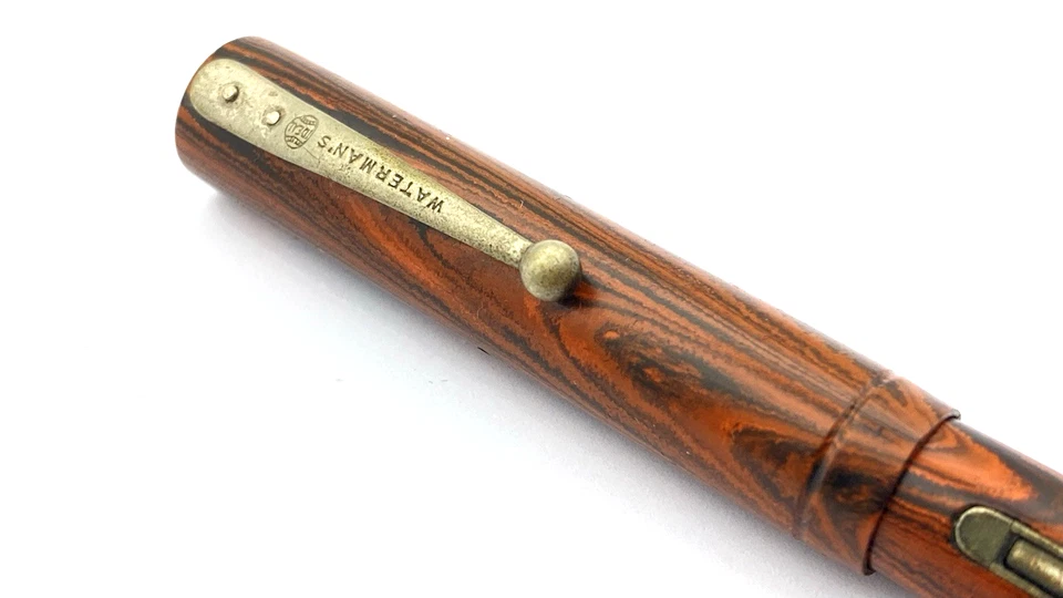 PLUMA ESTILOGRÁFICA WATERMAN 51V DE COLECCIÓN EN ROJO ONDULADO ELÁSTICA 14K FINA NUEVA EN CAJA HECHA EN EE. UU. Foto 3 de 4