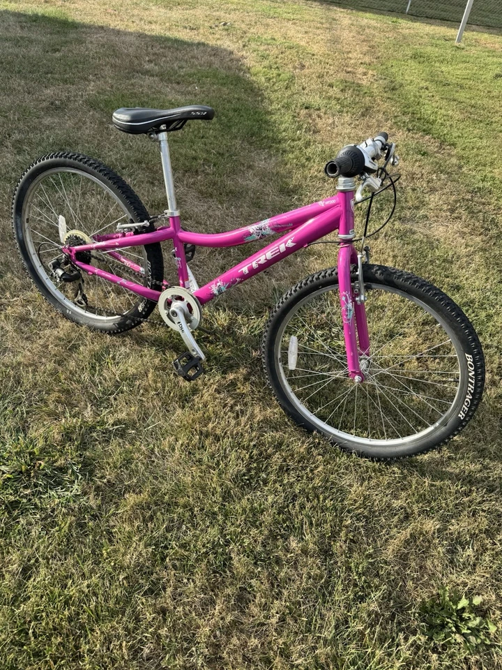 Trek 24″ Kids’ Bike – Hot Pink, Great Condition - Image 2 of 4