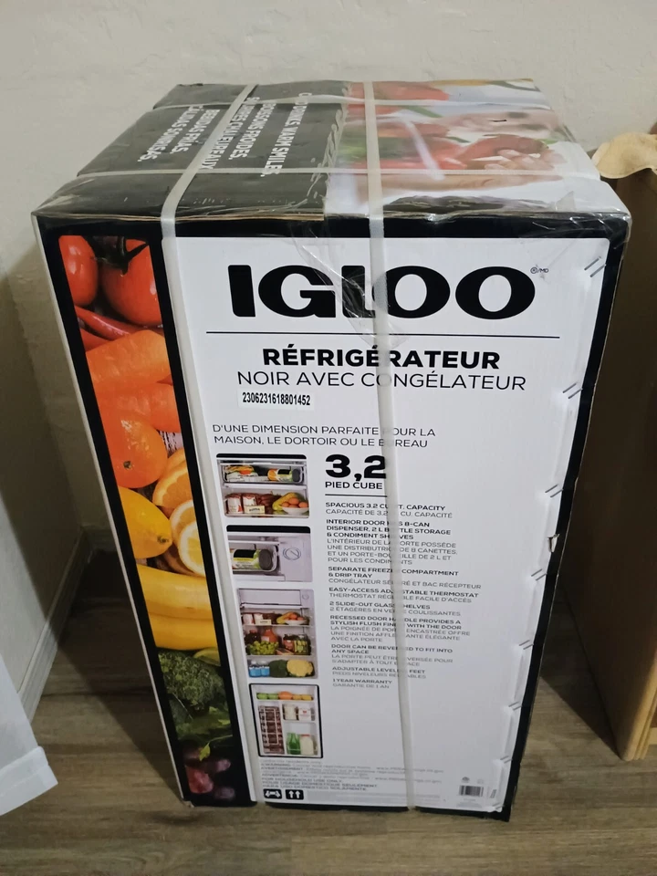 Frigorífico iglú con congelador. 3,2 pies cúbicos Puerta individual negra Foto 2 de 2
