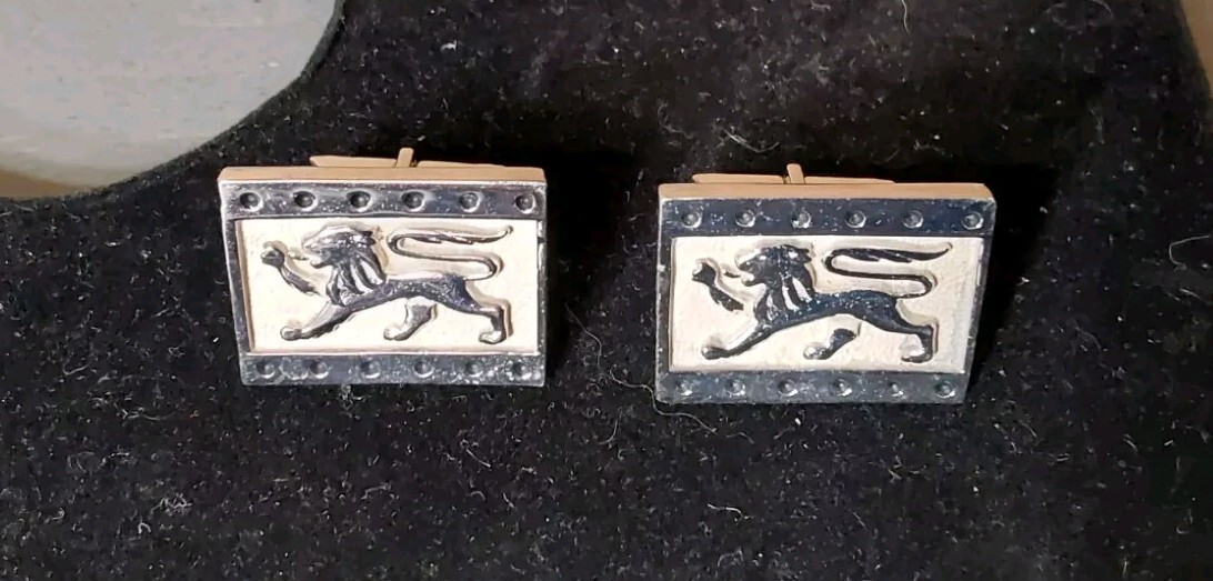 Picture 1 of 6