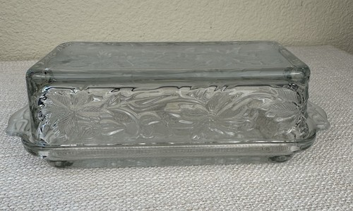 Princess House Fantasia Etched & Frosted Glass Butter Dish 8 in. - Picture 5 of 7