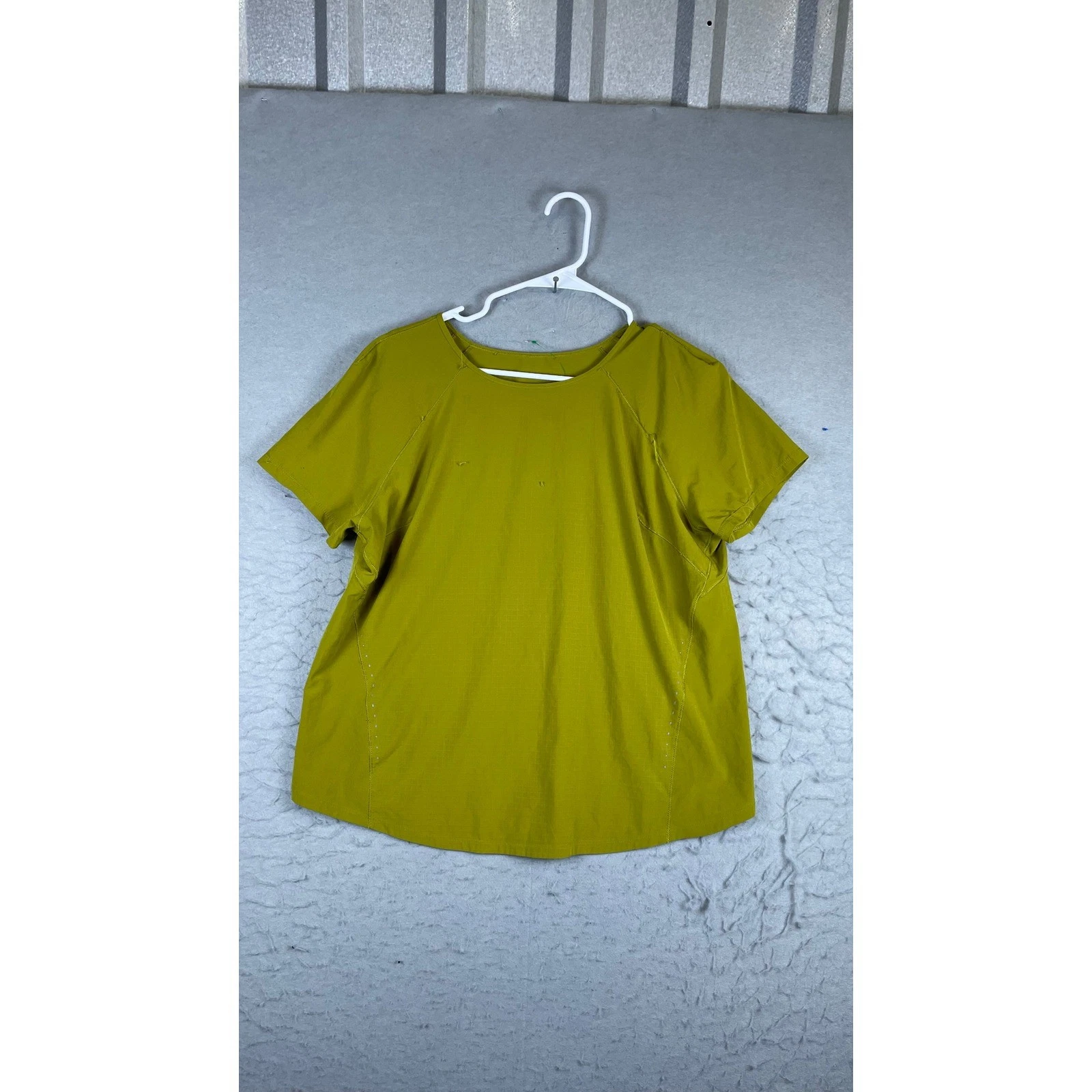 Lululemon Ripstop Short Sleeve Top Womens 6 Chartreuse Green Fair Snags Holes