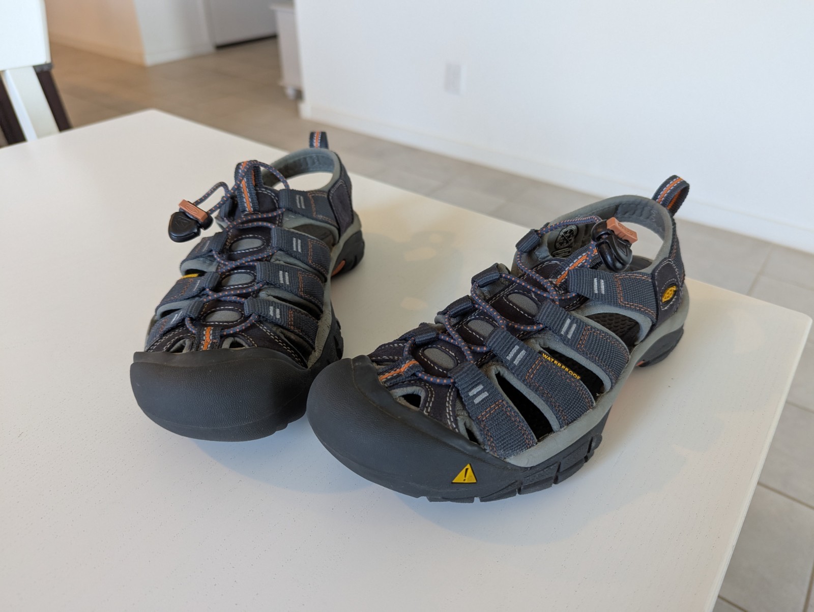 Sandali Keen Newport H2 da uomo taglia 7 grigi scarpe da acqua escursionismo slip on 1001931