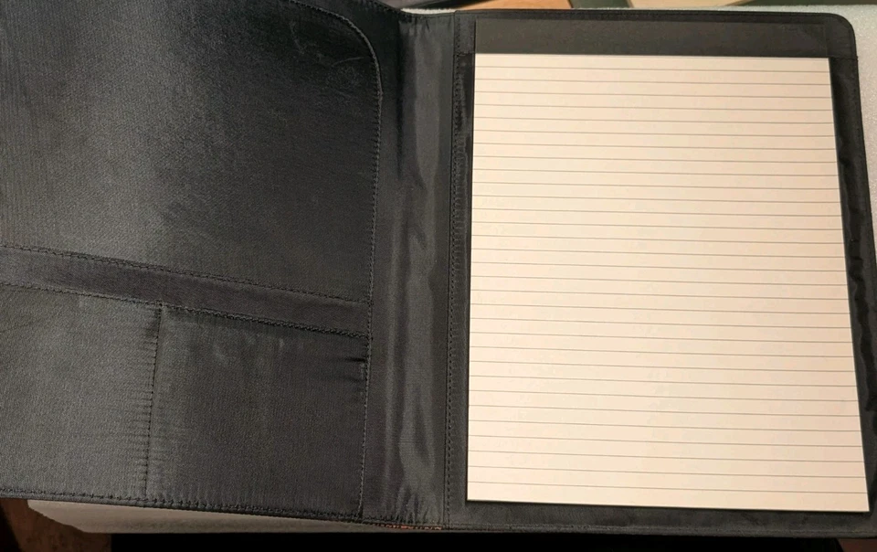 Portafolio de fútbol americano UCLA juego pelota libro de juegos carpeta soporte cuero compuesto de colección Foto 2 de 4