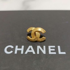 CHANEL 00T Earring One Ear Gold Tone Stud Authentic Used Vintage Rare