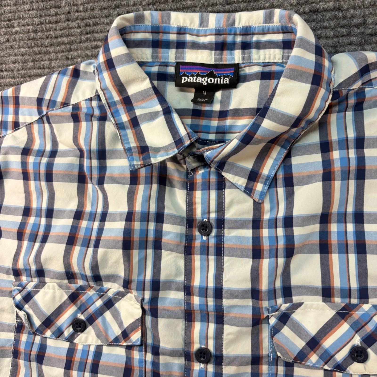 Patagonia Men Medium Plaid Short Sleeve Button Up Shirt Blue Orange Hiking Trail
Opens in a new wind