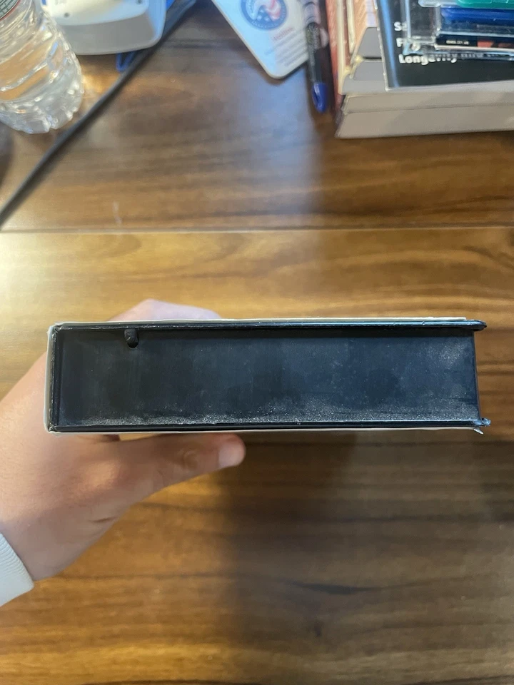 Vintage Blockbuster Video Hardshell Case and Sticker Sneakers VHS Tape Cult OOP Foto 4 de 4