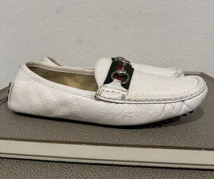 Mocassins Gucci cuir blanc argent mors chaussures plates de conduite femme 38 G / 8 US