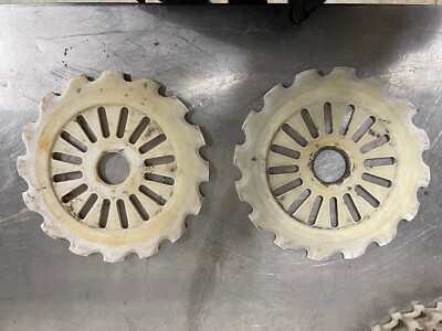2 IH International Harvester McCormick 462356-RI Seed Corn Planter Plates 