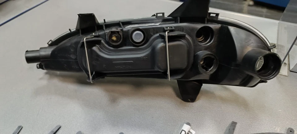 Faro proiettore dx Opel Tigra dal 94 Valeo 085635 - Immagine 3 di 4