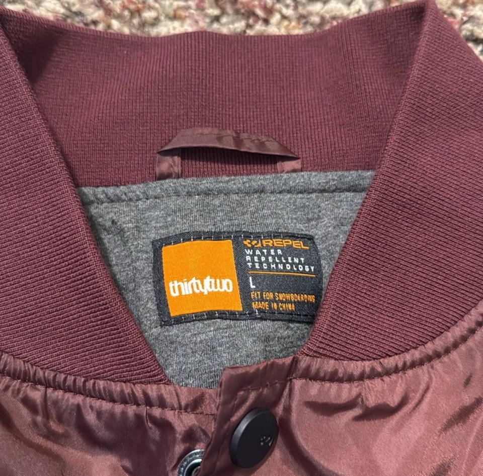 ThirtyTwo Bomber Jacket Large Burgundy BNWT Repellent technology - Image 3 of 4