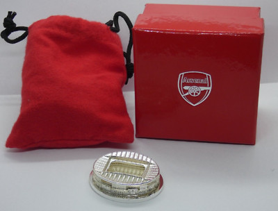 21580/ Mini Emirates Stadium Arsenal F.C.  Modell Metall versilbert Länge 42 mm