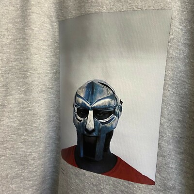 MF Doom Steel Mask Printed Sweatshirt In Black – Actual Fact Clothing - Foto 3