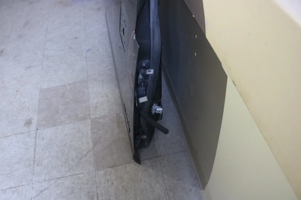 2006 2010 HUMMER H3 RIGHT SIDE FRONT DOOR SHELL Foto 4 de 4