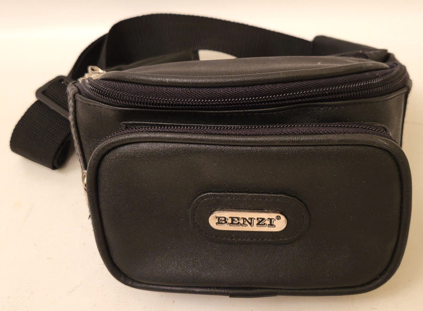 Riñonera vintage Benzi negra imitación cuero con 5 compartimentos con cremallera - ¡USADA EN EXCELENTE ESTADO!