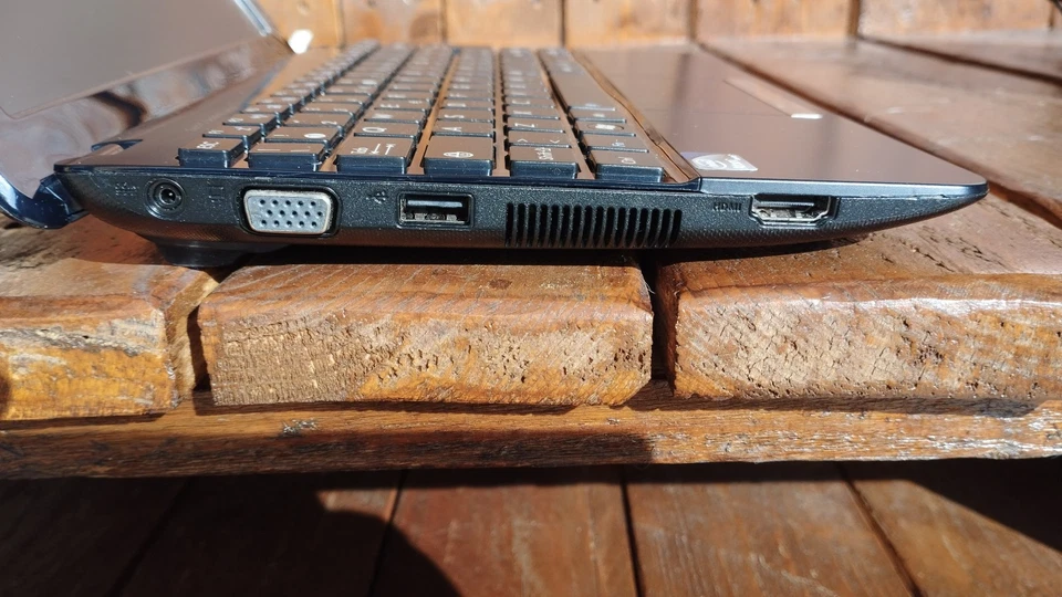 Netbook asus 10 pollici sistema operativo Lubuntu 18.04.5. - Immagine 3 di 4