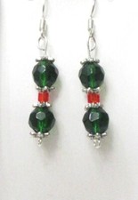 NEW-- HAND CRAFTED CHRISTMAS RED GREEN EARRINGS--BEAUTIFUL