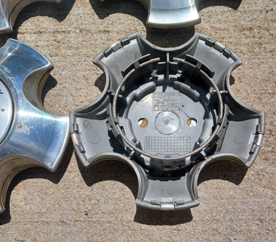 Juego de 4 tapas centrales Mercury Milan o Montego, 2005-2009 parte # 5T53 1A096 AC Foto 3 de 3