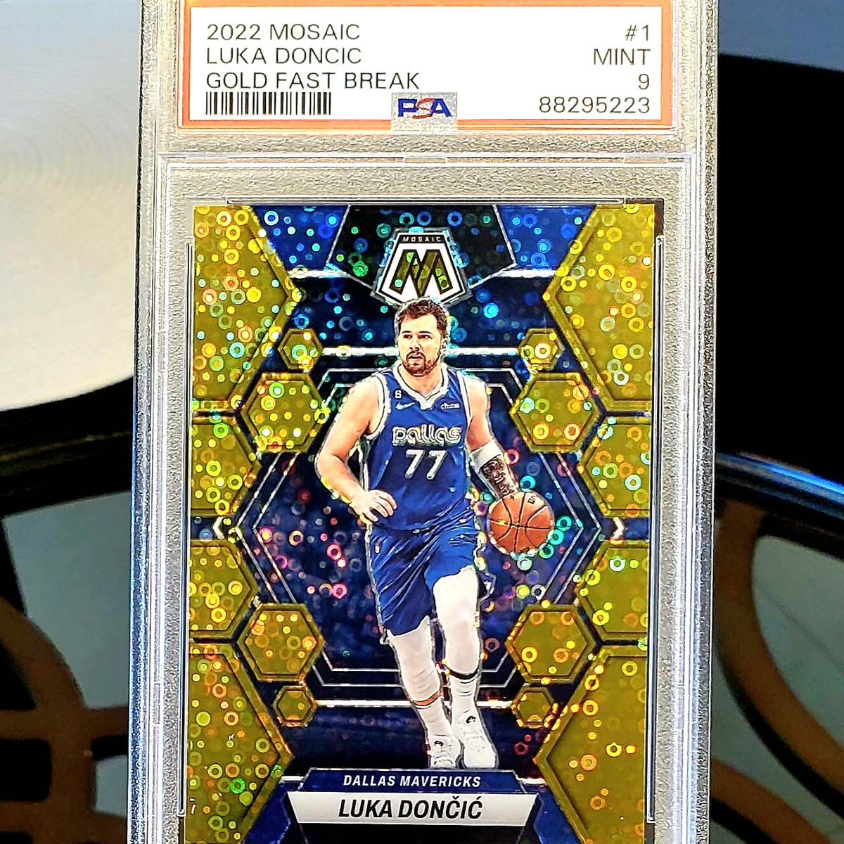 Luka Doncic　SELECT en fuego GOLD　PSA10 2022-23 Luka Doncic Panini Select En Fuego Gold 5/10 PSA 9