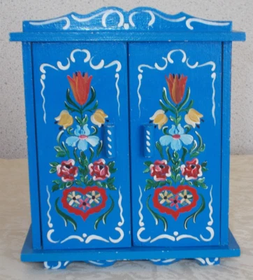 Dora Kuhn Kleider Schrank Dunkel-Blau Bauern Malerei Holz Puppen Stuben Möbel - Bild 1 von 4