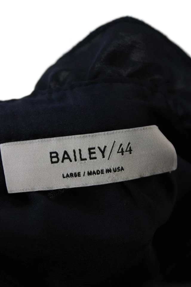 Blusa para mujer Bailey 44 con volantes cuello redondo botón largo dolwn azul marino talla L Foto 4 de 4