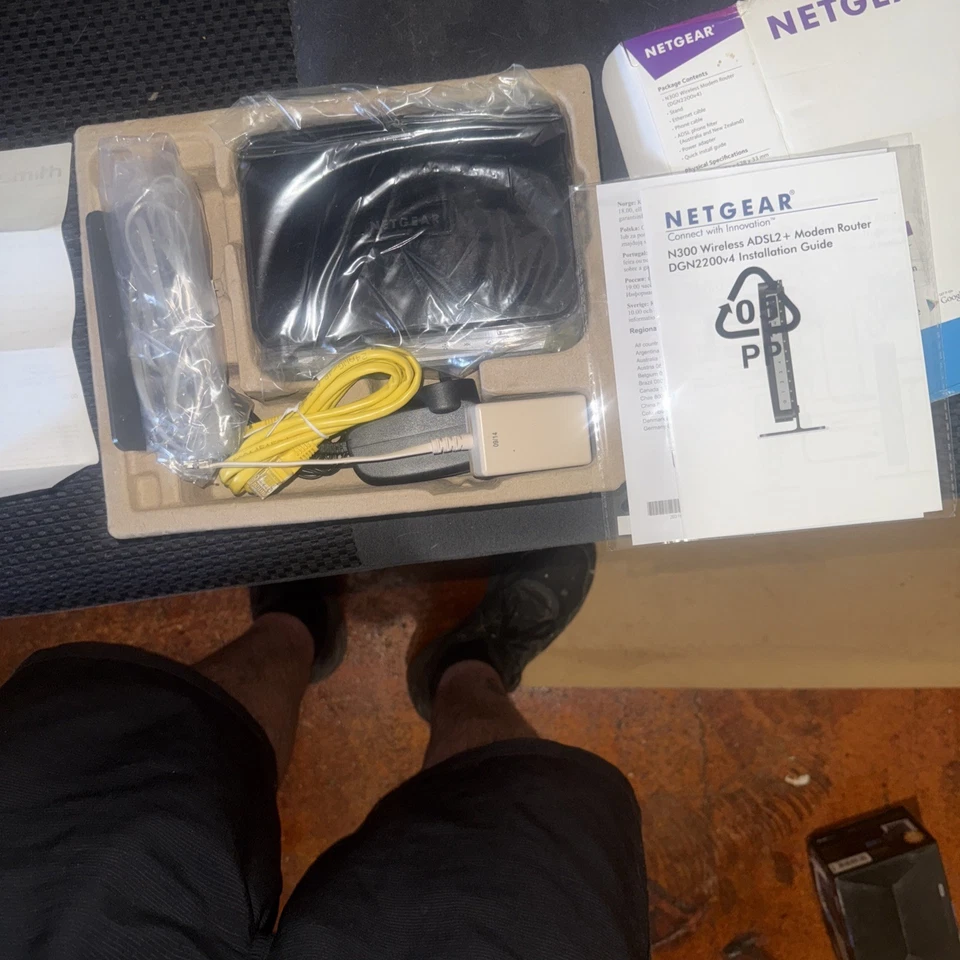 NETGEAR N300 Wireless Gigabit ADSL2+ Modem Router DNG2200 - LIKE NEW! - Image 4 of 4