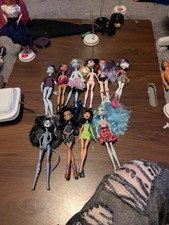 gen 1 monster high dolls lot clothes and shoes