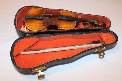 MINIATURE 7'' WOOD VIOLIN w/CASE-ROSIN- HORSEHAIR BOW - AUTHENTIC MODELS HOLLAND