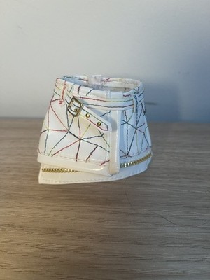 Rainbow High Puppe Iris Schleife Kreativ Kristall Rock Zubehör Neu