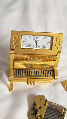 Bulova Gold Metal Piano Theme Desk Clock Analog Roman Numerals