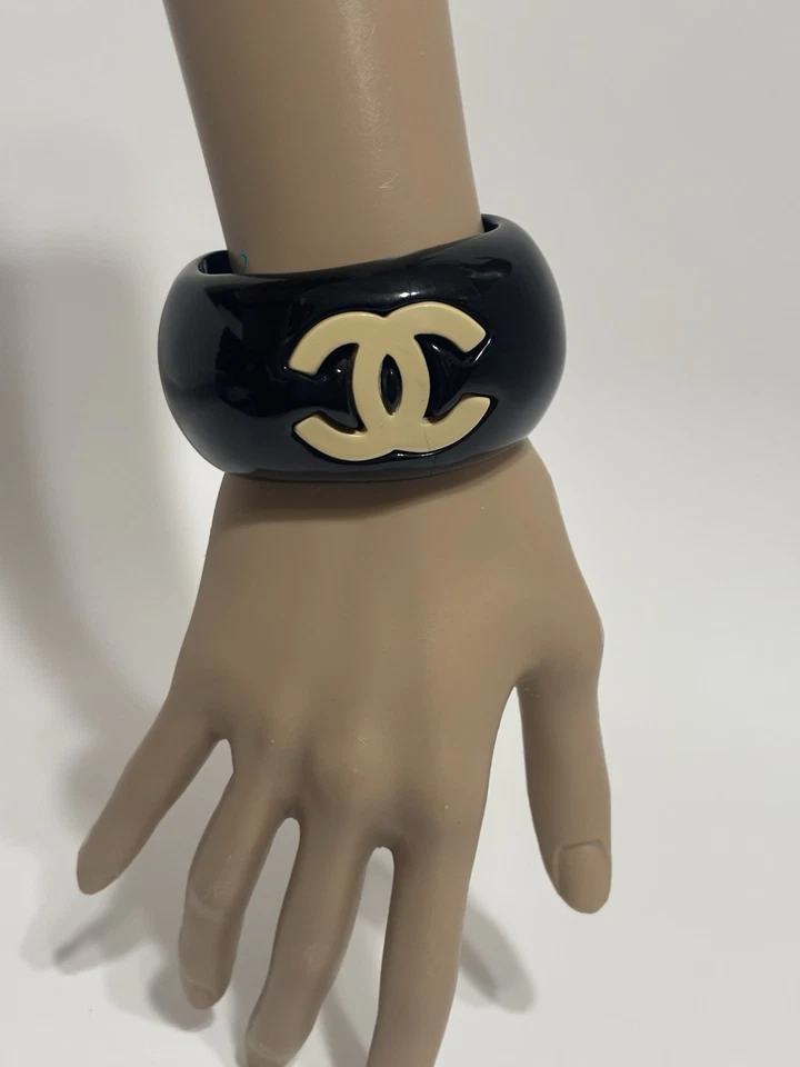 Vtg Chanel Black Lucite CC Logo Cuff Bracelet - Image 4 of 4