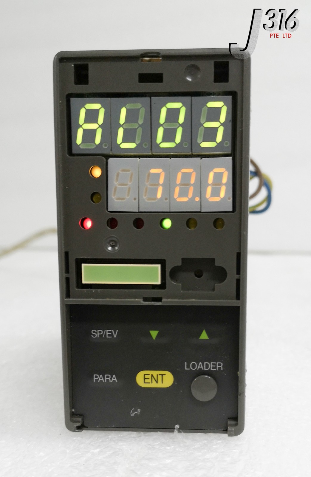 27154 YAMATAKE-HONEYWELL TEMPERATURE CONTROLLER, C206DA00201 SDC20