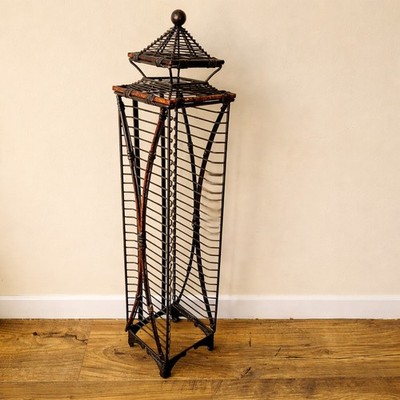 Hohes Vintage CD Regal Korbgeflecht Metall Pagode Stil Boden Aufbewahrung Ständer