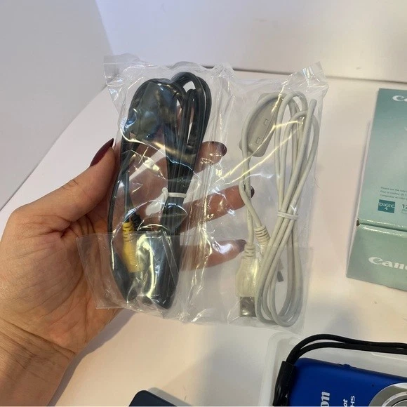 PARTS REPAIR Canon PowerShot ELPH 100 HS Blue 12.1MP Digital Camera Box Charger - Image 2 of 4