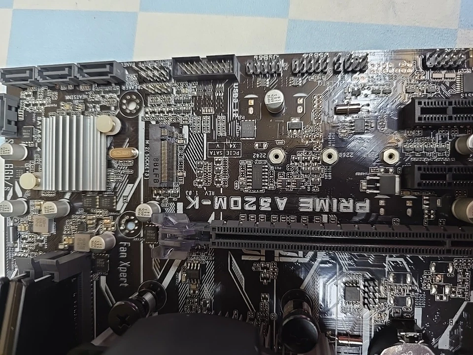 MB-80 ASUS PRIM A320M-K AMD RYZEN 3 3200G 8GB RAM ПРОТЕСТИРОВАН ХОРОШИЙ ЭКРАН ВКЛЮЧЕН - Изображение 3 из 4